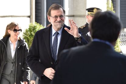 El presidente del Gobierno en funciones, Mariano Rajoy, entra en el Congreso de los Diputados.