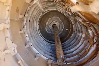 Interior de un misil balístico iraní, en las afueras de la ciudad de Arad, en el sur de Israel.