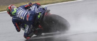 Viñales rueda en el circuito de Motegi.