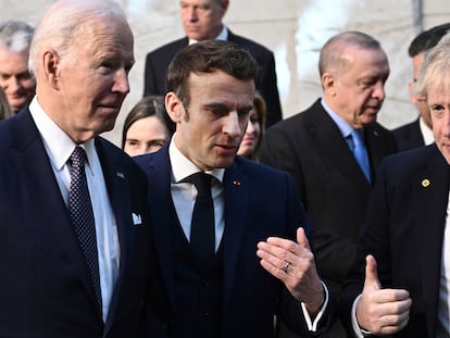 El presidente estadounidense, Joe Biden, con sus homólogos francés, Emmanuel Macron, y británico, Boris Johnson, en la sede de la OTAN en Bruselas el pasado 24 de marzo.