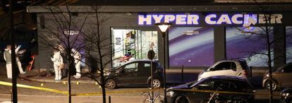 Fachada del supermercado en que se atrincheró Amedy Coulibaly, pareja de la mujer de 26 años en búsqueda y captura en Francia.