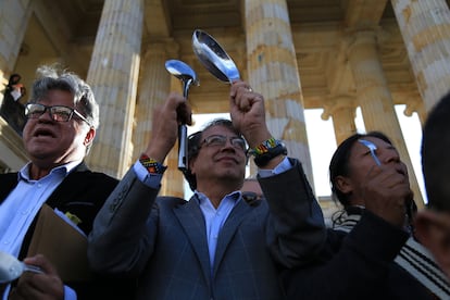 El hoy candidato a la presidencia, Gustavo Petro, en una protesta contra las medidas hacendarias y de seguridad del gobierno del presidente Iván Duque, en diciembre de 2019.