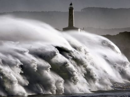 Temporal mar&iacute;timo en la costa c&aacute;ntabra.