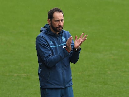 Pablo Machín durante su etapa al frente del Alavés.