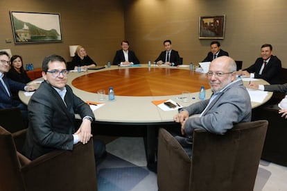 Reunión entre el PP y Ciudadanos en Valladolid el pasado cinco de junio.