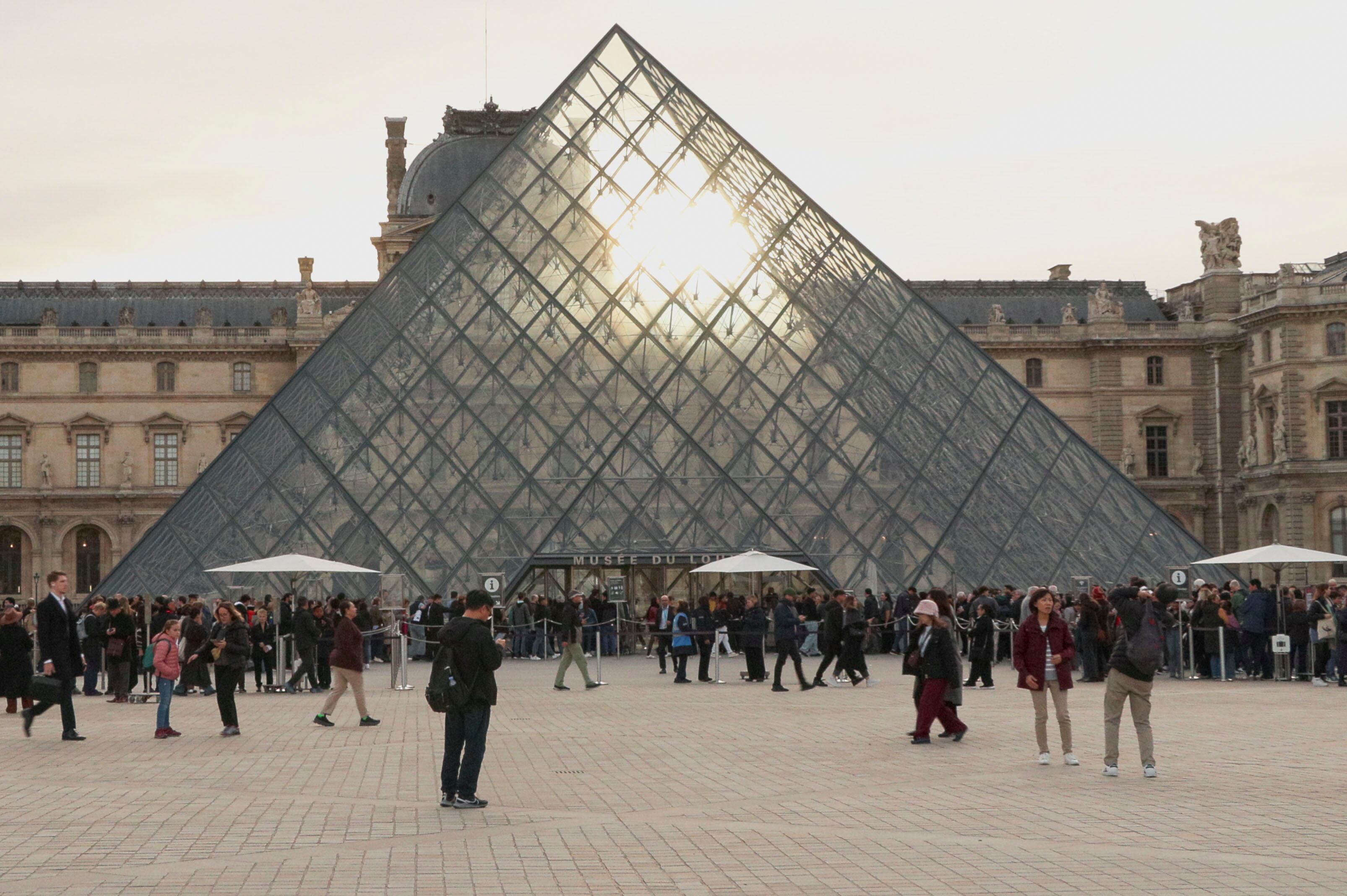 La presidenta del Louvre: “El robo es una herida inmensa, hemos fracasado”