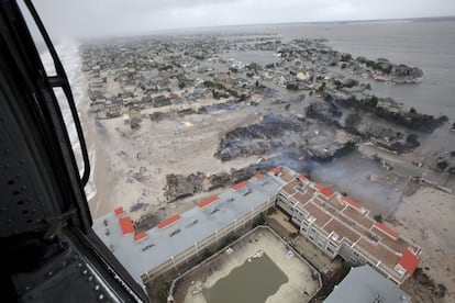 Costa de Nueva Jersey durante una misión de rescate de un helicóptero de asalto 1-150 de la Guardia Nacional. Imágenes distribuídas por las Fuerzas Aéreas de EE.UU.