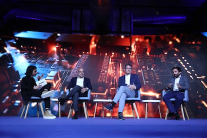 Desde la izquierda, Jaime García Cantero, director de 'Retina', modera a Jesús García del Valle, 'chief information security officer' (CISO) de Banco Santander; Roberto Espina, CEO de SIA, empresa del Grupo Indra, y Héctor Sánchez, 'national technology officer' de Google Cloud.