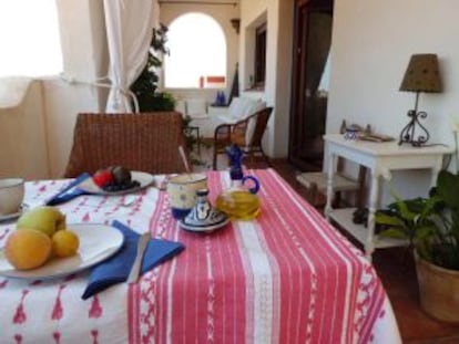Desayuno en el hotel Alsur, en Calabardina, Águilas (Murcia).