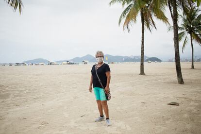 A santista Regina Célia, de 71 anos, é a apoiadora do presidente Jair Bolsonaro e não pretende votar em nenhuma candidatura feminina neste ano, apesar de apoiar uma maior representatividade de mulheres no poder.