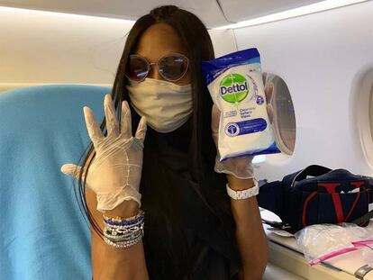 Naomi Campbell y sus imprescindibles para volar sin contraer la gripe.