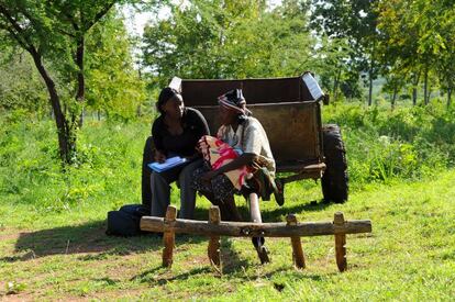 2011, análisis de las necesidades alimentarias en Kenia. Desafortunadamente, en cada vez más ocasiones, los riesgos de seguridad en alguno de los contextos en los que se desarrolla el trabajo humanitario dificulta el contacto directo con la población vulnerable. En Kenia, la inseguridad es un problema bastante localizado en algunas regiones, por lo que tuve la rara oportunidad de poder comunicarme con la población sin necesidad de intérpretes, lo cual era una delicia.