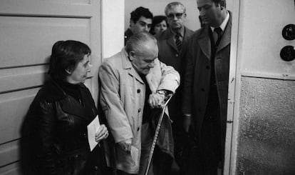 A voter waits impatiently at a voting station in Madrid. The day was full of anecdotes: the Socialist leader Felipe González forgot his son’s birthday, Interior Minister Rodolfo Martín Villa forgot to bring ID to his polling place, and communist leader Santiago Carrillo went to vote with a high fever brought on by bronchitis.