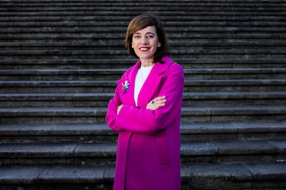 Marta Lois, candidata a la presidencia de la Xunta de Galicia por Sumar en la plaza de Quintana, en Santiago de Compostela, el 4 de febrero.