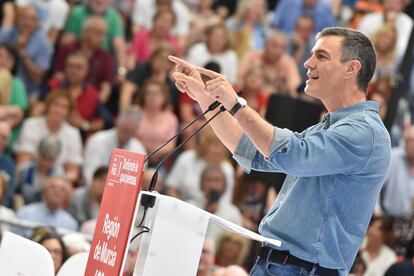 El presidente del Gobierno, Pedro Sánchez, en un acto de precampaña del PSOE en Murcia, este sábado.