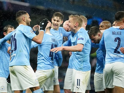 Los jugadores del Manchester City celebran la victoria ante el PSG este martes en el Etihad.