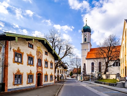 El casco antiguo de Oberammergau (Alemania), con sus casas de arquitectura tradicional bávara.