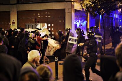 Crregues dels Mossos davant de l'intent de 'reokupaci' del Banc Expropiat.