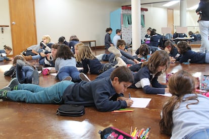 Un taller creativo de la organización portuguesa Fábrica de Histórias, en una imagen cedida por la propia entidad.