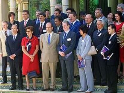 CONFERENCIA CELEBRADA EN SEVILLA SOBRE LA AMPLIACIÓN DE LA UE. PLANO GENERAL. MANUEL CHAVES