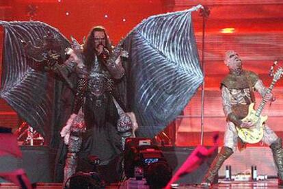 Lordi interpreta Hard Rock Hallelujah en el Oaka de Atenas.
