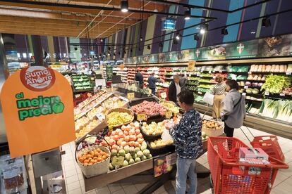 Decantarse por alimentos frescos de temporada y procedentes de un entorno de proximidad se traduce también en ahorro. EROSKI ofrece un calendario en su web para dar prioridad a lo que más se produce en cada etapa del año.