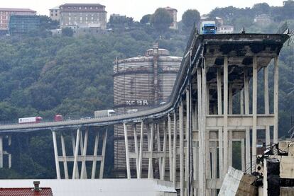 Vista de la autovía tras el colapso del puente.