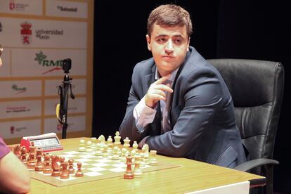 Jaime Santos, durante su duelo con Anand este viernes, en el Auditorio de León