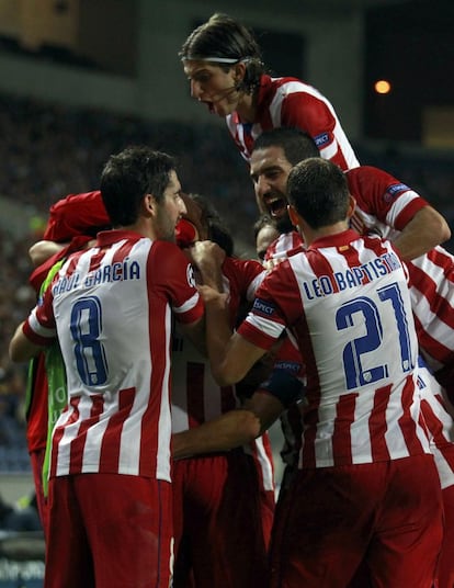 Los jugadores del Atlético de Madrid celebran el 1 a 1.