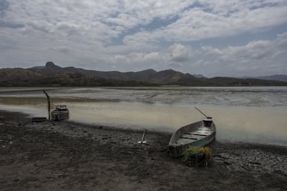 Los cayucos varados en las orillas de la laguna Farallón. México es carnaza para las sequías, un fenómeno que ha marcado varias veces su historia. La localización y su clima hacen al país especialmente vulnerable de tener épocas de escasez de lluvias y épocas húmedas.