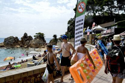 Zona sin humo de la playa de Fenals en Lloret de Mar (Girona).