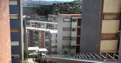 Vista de edificios en Ciutat Meridiana.