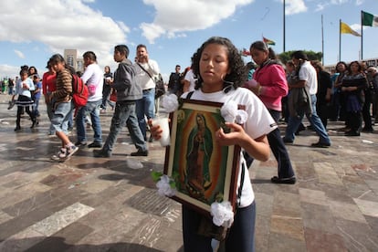 Peregrinos católicos en la Basílica de Guadalupe en DF