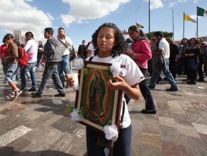 Peregrinos cat&oacute;licos en la Bas&iacute;lica de Guadalupe en DF