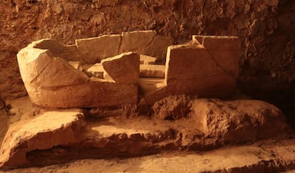 The tub-shaped object found at the Turuñuelo dig in Badajoz.