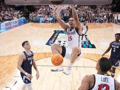 San Diego State Aztecs forward Elijah Saunders (25) dunks the ball in the second half against the Yale Bulldogs at Spokane Veterans Memorial Arena, on March 24.