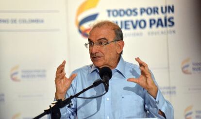 Humberto de la Calle en una conferencia de prensa en La Habana.