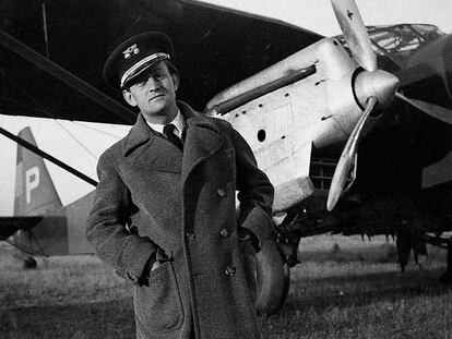 André Malraux, con uniforme de oficial de la aviación republicana, durante la Guerra Civil española.
