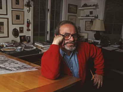 El ilustrador y escritor Maurice Sendak en su casa  en 1990.