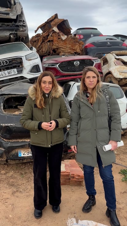 Las diputada de Compromís Isaura Navarro y Paula Espinosa en una campa este pasado miércoles.