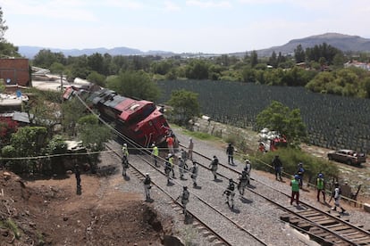 Elementos de la Guardia Nacional acudieron a resguardar la zona del colapso.