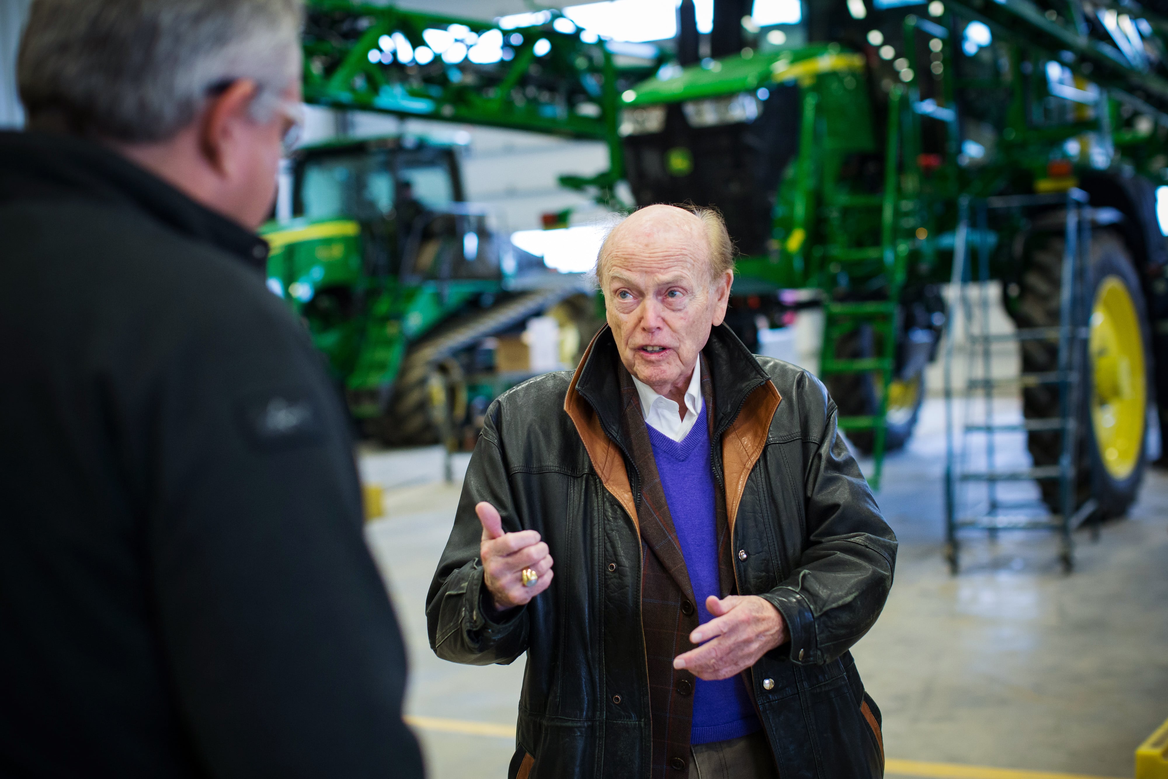 El multimillonario canadiense que duerme en su furgoneta (a veces) da marcha atrás en la venta de un almacén para su uso como cárcel del ICE