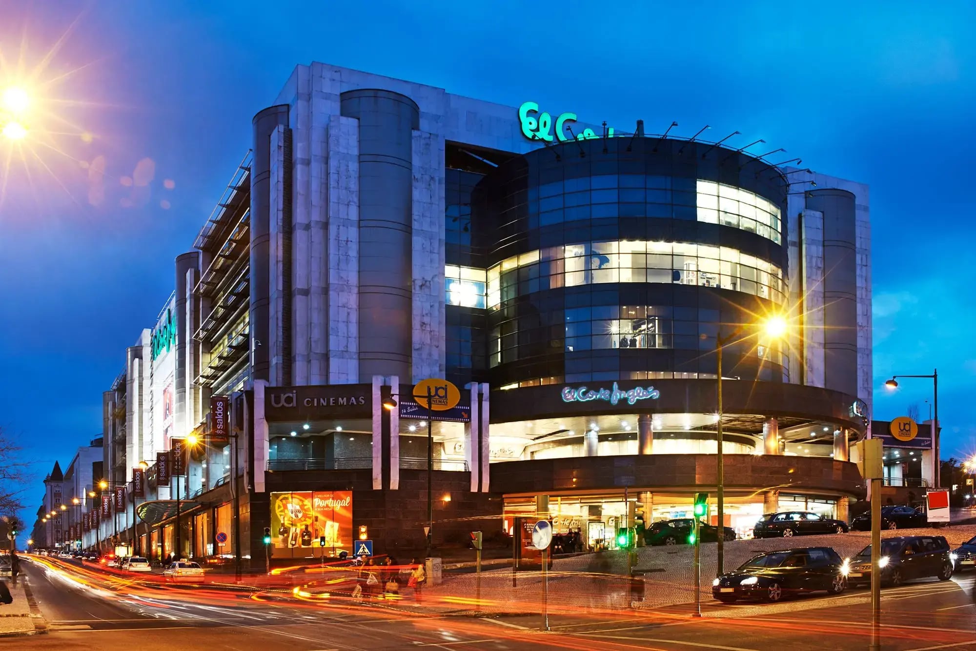 Exterior del gran almacén de El Corte Inglés en Lisboa (Portugal)