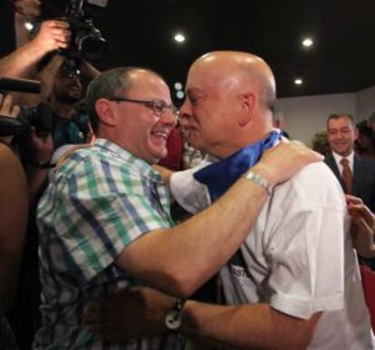 Elorza (PSE) y Juan Karlos Izagirre (Bildu), tras la designación de San Sebastián en 2011.