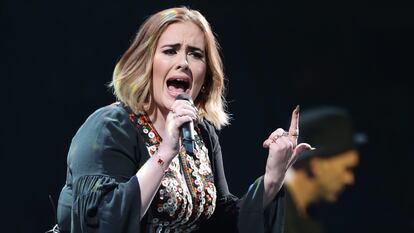 Adele, en un concierto en primavera de 2016.