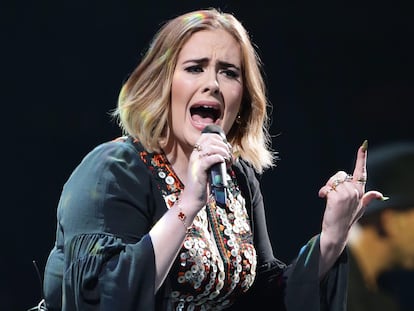 A cantora Adele em um de seus shows.
