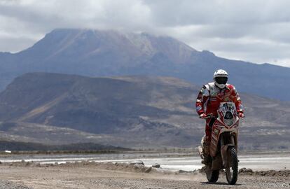 El piloto francés Yannick Guyomarch durante la octava etapa del Rally Dakar entre Uyuni (Bolivia) y Calama (Chile).