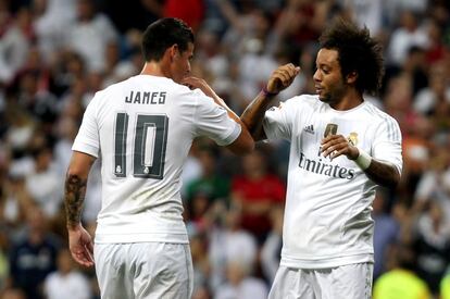 Marcelo celebra el gol definitivo con James.