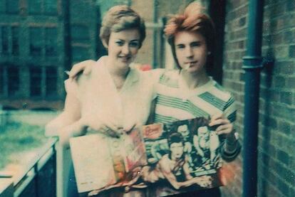 Todas las imágenes de este artículo son de seguidores de David Bowie en el Manchester de 1984. Pertenecen al libro 'The bag I’m in: Underground music and fashion in Britain 1960-1990' (Cicada Books), de Sam Knee.