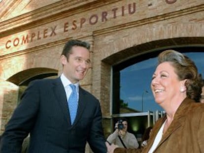 El duque de Palma, Iñaki Urdangarin, y la alcaldesa de Valencia, Rita Barberá, en la edición de 2005 de Valencia Summit.